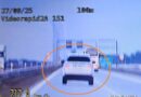 spieszył się do domu, dlatego na autostradzie jechał z prędkością przekraczającą 210km/h