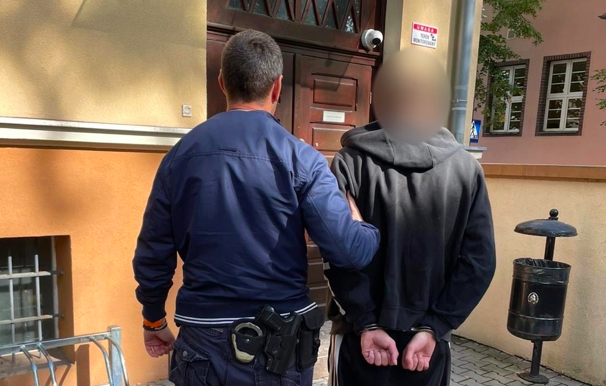 17 i 18-latek trafili do aresztu za brutalne pozbawienie wolności rówieśnika
